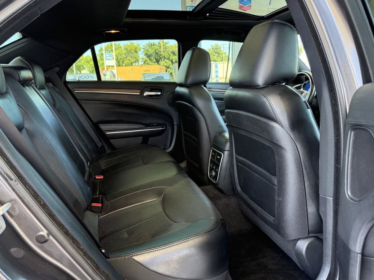 Used 2014 Chrysler 300 C w/ Beats Audio Group RWD image 17