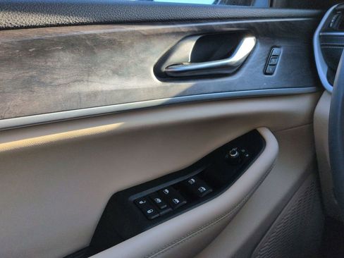 Used 2023 Jeep Grand Cherokee Limited w/ Luxury Tech Group II image 27