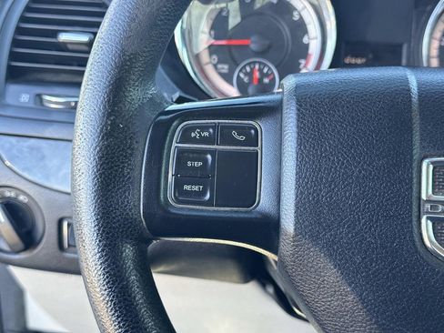 Used 2019 Dodge Grand Caravan SE w/ UConnect Hands-Free Group image 29