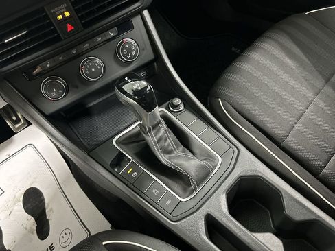Used 2024 Volkswagen Jetta Sport image 17