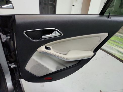 Used 2015 Mercedes-Benz CLA 250 image 27