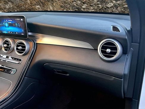 Used 2021 Mercedes-Benz GLC 300 4MATIC image 14