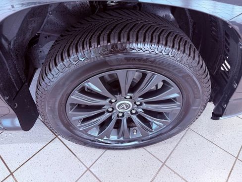 Certified 2023 Lexus GX 460 Luxury w/ Sport Design Package AWD/4WD image 18