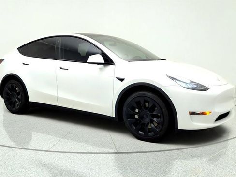 Used 2023 Tesla Model Y Long Range AWD/4WD image 3