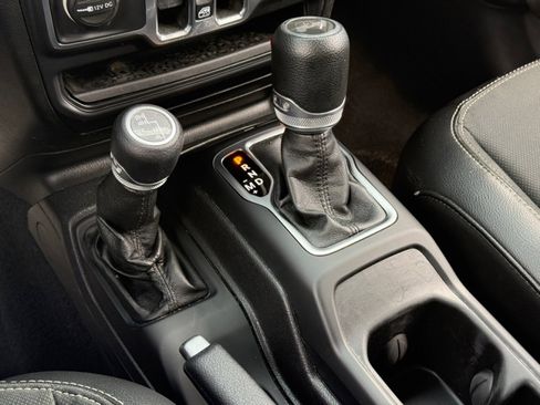 Used 2021 Jeep Wrangler Unlimited Sport image 37