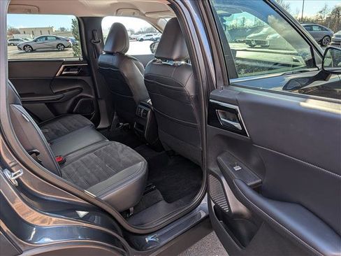 Used 2024 Mitsubishi Outlander SE image 14
