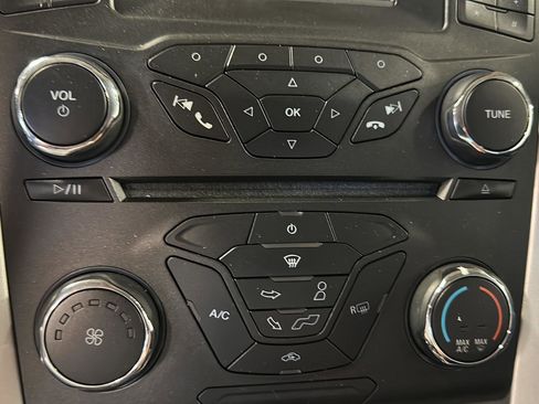 Used 2016 Ford Fusion SE w/ Equipment Group 201A FWD image 24