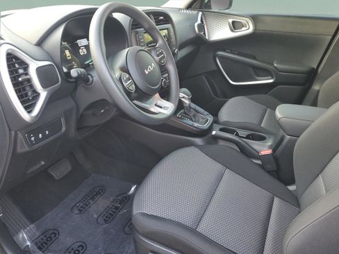 Certified 2025 Kia Soul LX w/ LX Technology Package image 14