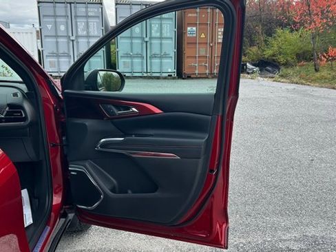 Certified 2024 Chevrolet Traverse RS image 43