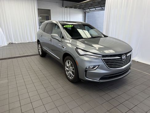 Used 2023 Buick Enclave Premium w/ Experience Buick Package FWD image 3