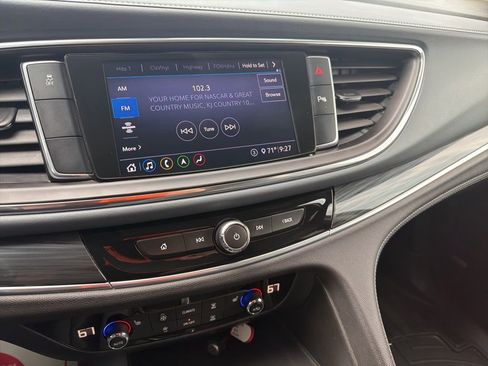Used 2020 Buick Enclave Essence w/ Sport Touring Edition FWD image 17