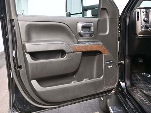 Used 2018 GMC Sierra 3500 Denali w/ Duramax Plus Package image 21