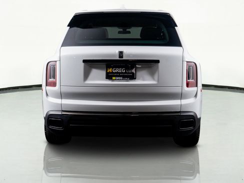 Used 2023 Rolls-Royce Cullinan Black Badge image 11