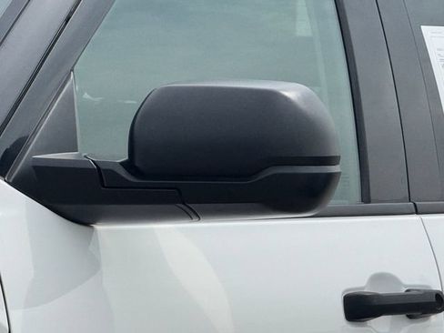Used 2022 Toyota Tundra SR5 AWD/4WD image 4