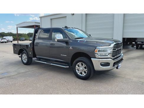 Used 2024 RAM 2500 Laramie AWD/4WD image 2