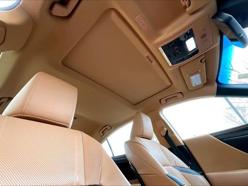 Used 2022 Lexus ES 300h w/ Luxury Package image 12