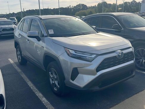 Used 2022 Toyota RAV4 XLE image 6