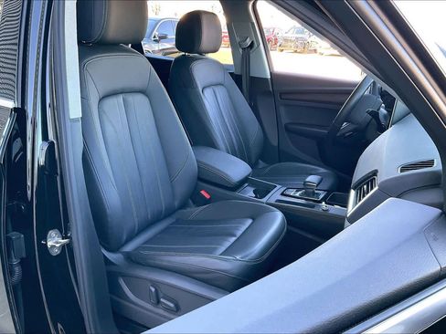 Used 2023 Audi Q5 2.0T Premium w/ Convenience Package image 8