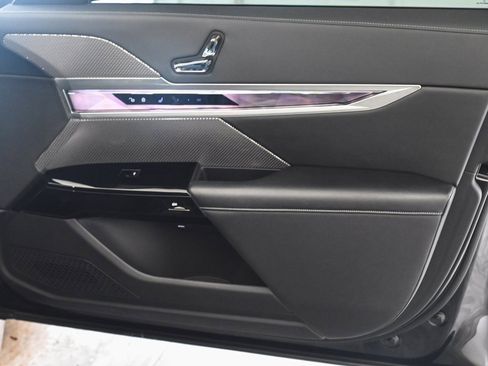 Used 2023 BMW i7 xDrive60 w/ Parking Assistance Package image 11