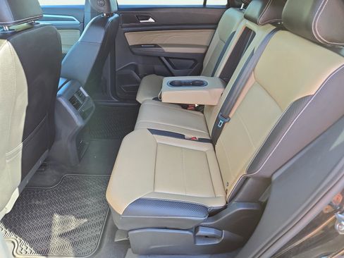 Used 2023 Volkswagen Atlas Cross Sport SE w/ Black Wheel Package image 17