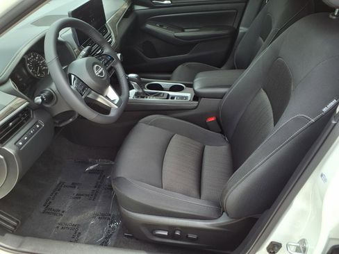 Used 2024 Nissan Altima 2.5 SV w/ SV Premium Package image 15