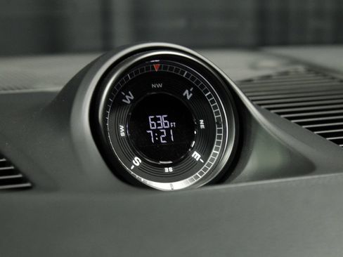 Certified 2025 Porsche Cayenne AWD/4WD image 27