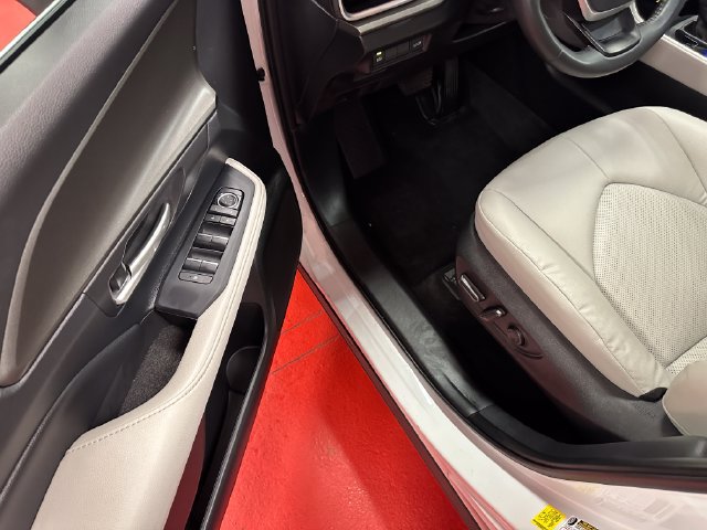 Certified 2025 Toyota Grand Highlander FWD image 9