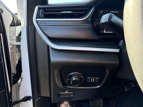 Certified 2024 Jeep Grand Cherokee L Laredo image 20