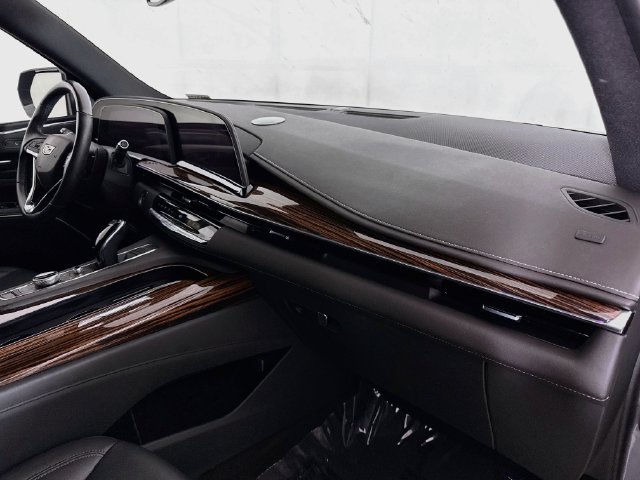 Used 2024 Cadillac Escalade Luxury AWD/4WD image 30