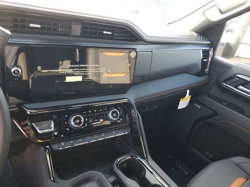 New 2026 GMC Sierra 3500 AT4 w/ AT4 Premium Plus Package AWD/4WD image 28
