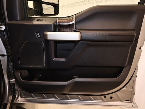 Certified 2022 Ford F250 Lariat w/ Black Appearance Package image 18