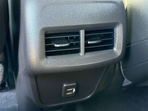 Used 2024 GMC Terrain SLT image 10