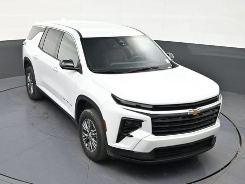Used 2024 Chevrolet Traverse LS FWD image 18