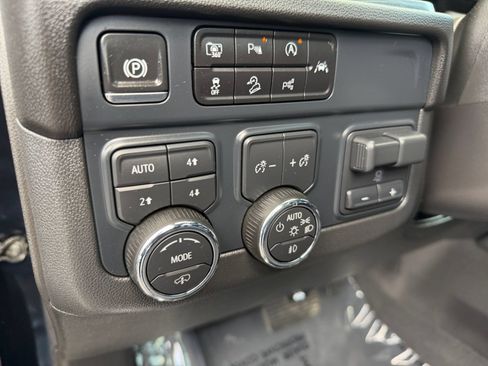 Used 2025 Chevrolet Tahoe High Country AWD/4WD image 21