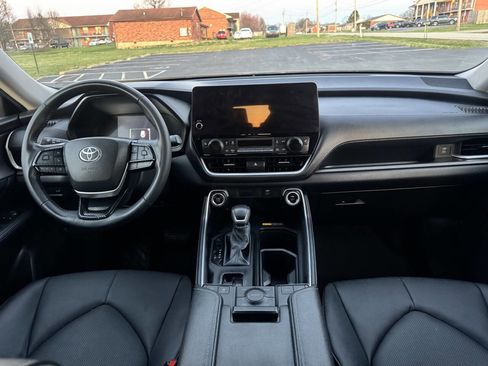 Used 2024 Toyota Grand Highlander AWD image 23