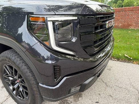 Used 2025 GMC Sierra 1500 Elevation w/ X31 Off-Road Package AWD/4WD image 14