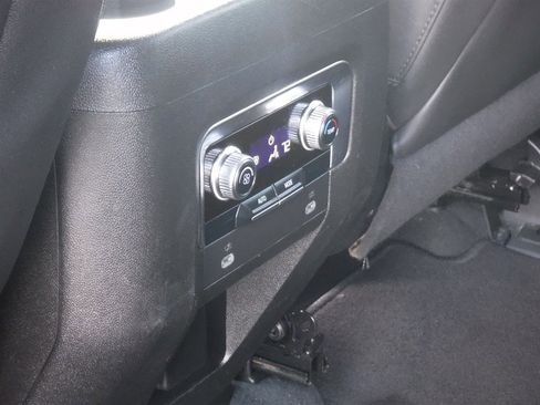 Used 2023 GMC Yukon XL SLT image 12