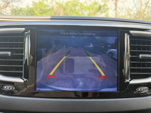 Used 2017 Chrysler Pacifica Touring-L FWD image 27