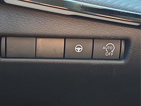 Used 2025 Nissan Kicks SR FWD image 12