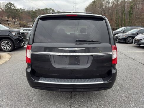Used 2014 Chrysler Town & Country Touring-L w/ Driver Convenience Group image 6