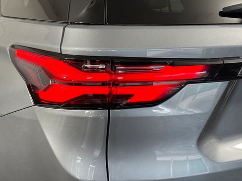 Used 2023 Chevrolet Traverse LS image 36