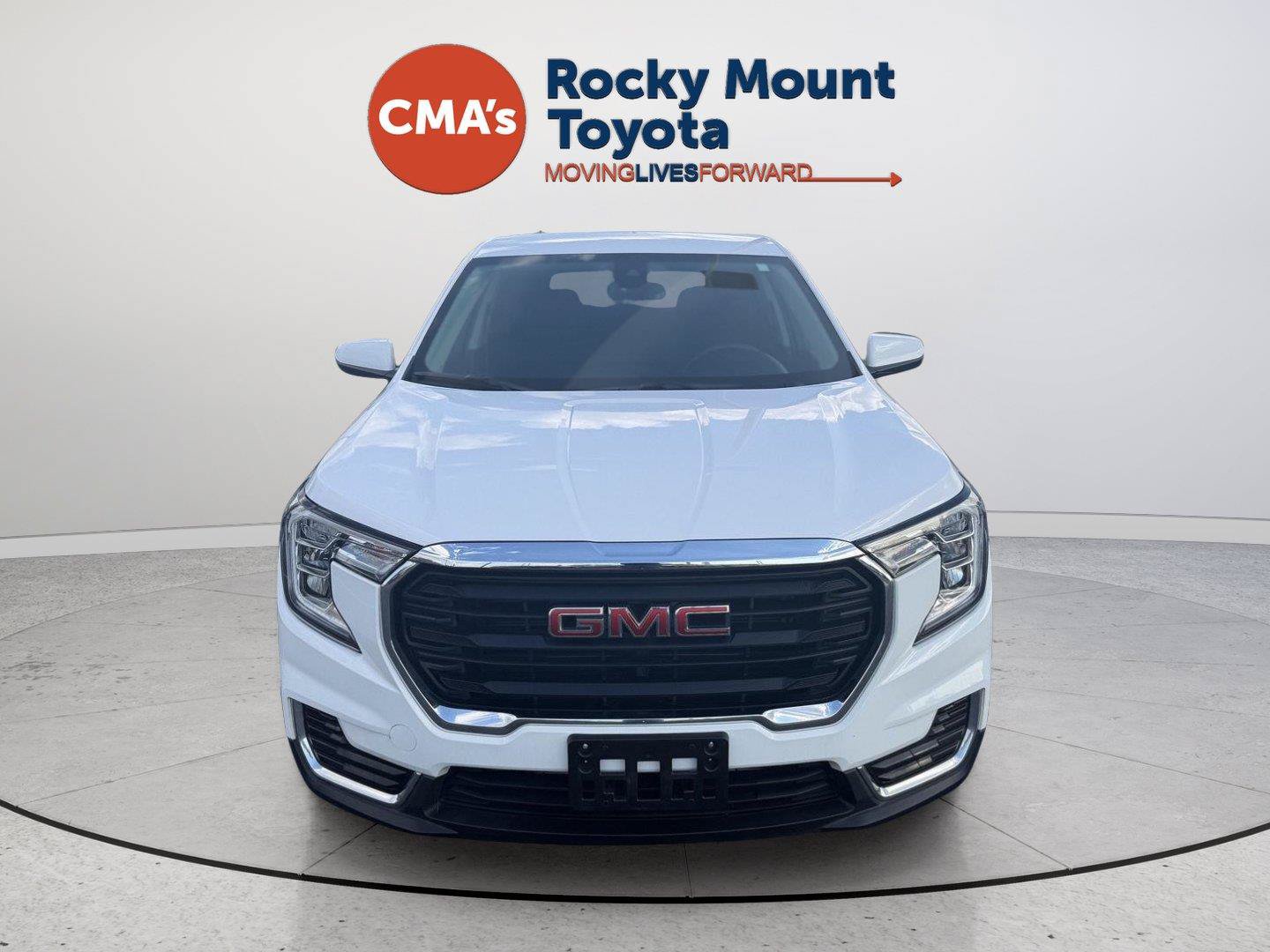 Used 2024 GMC Terrain SLE AWD/4WD image 2