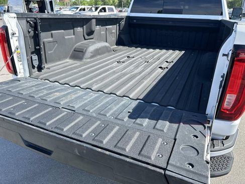 Used 2022 GMC Sierra 2500 AT4 w/ AT4 Premium Plus Package AWD/4WD image 17