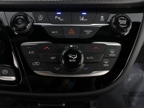 New 2026 Chrysler Pacifica Select image 7