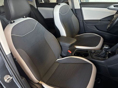 Used 2025 Volkswagen Taos SE image 41