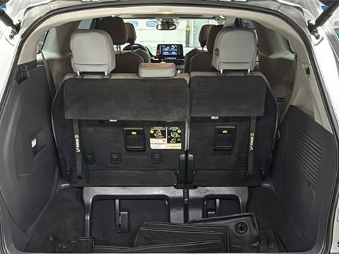 Used 2022 Toyota Sienna XLE image 8