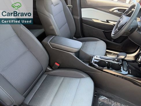 Certified 2025 Chevrolet Trax LT w/ Sunroof Package FWD image 10