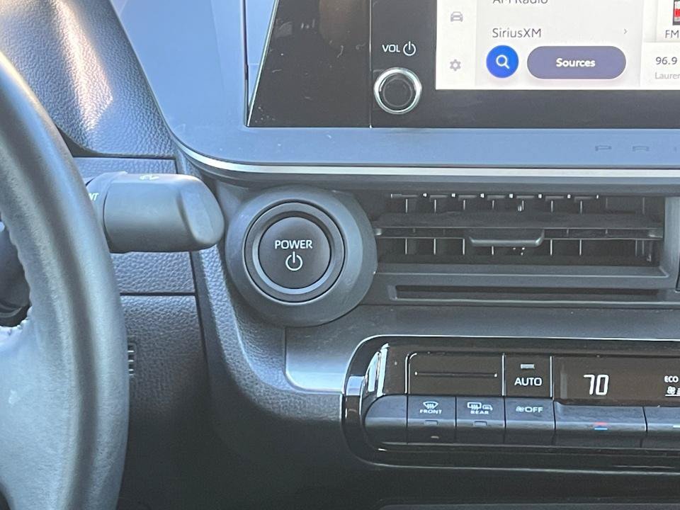 Used 2025 Toyota Prius LE FWD image 31