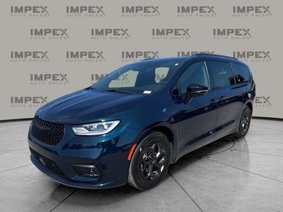 Used 2024 Chrysler Pacifica Premium