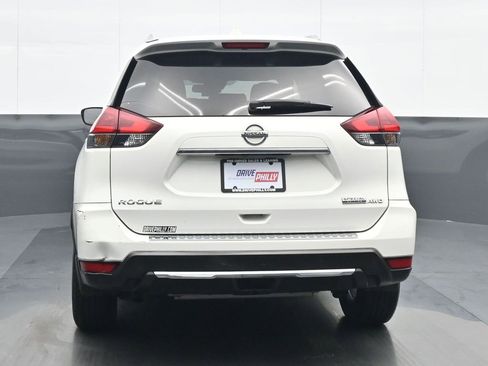 Used 2020 Nissan Rogue S w/ Special Edition Package image 5